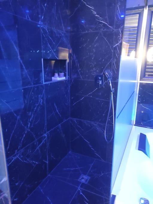 Sauna, Jacuzzi, Terrasse Et Parking Apartment